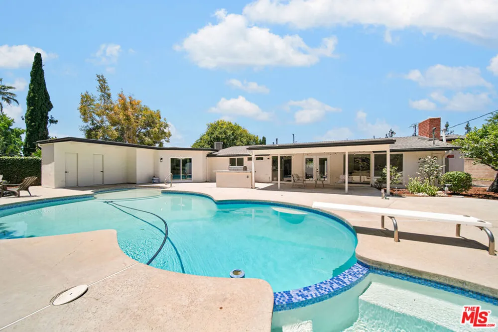 10200 Shoshone Avenue Northridge, CA 91325