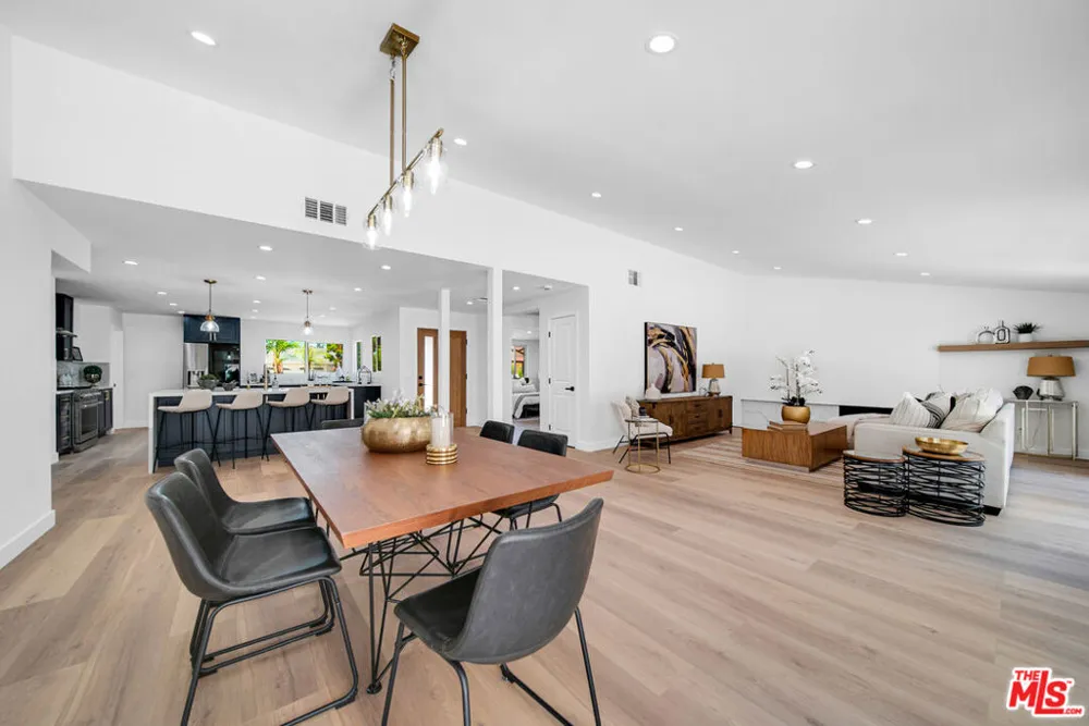 10200 Shoshone Avenue Northridge, CA 91325