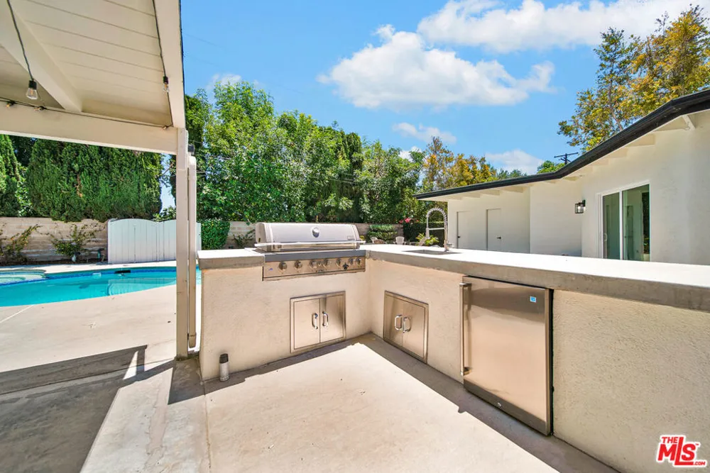 10200 Shoshone Avenue Northridge, CA 91325