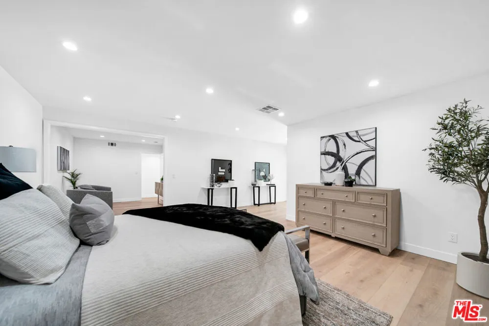 10200 Shoshone Avenue Northridge, CA 91325