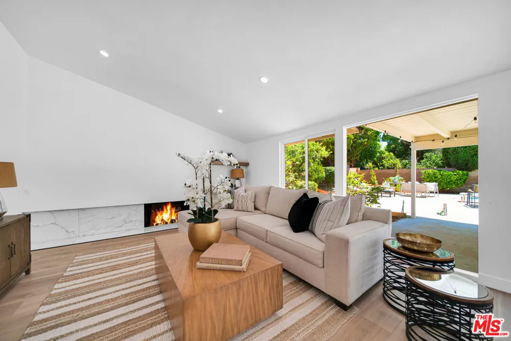 10200 Shoshone Avenue Northridge, CA 91325