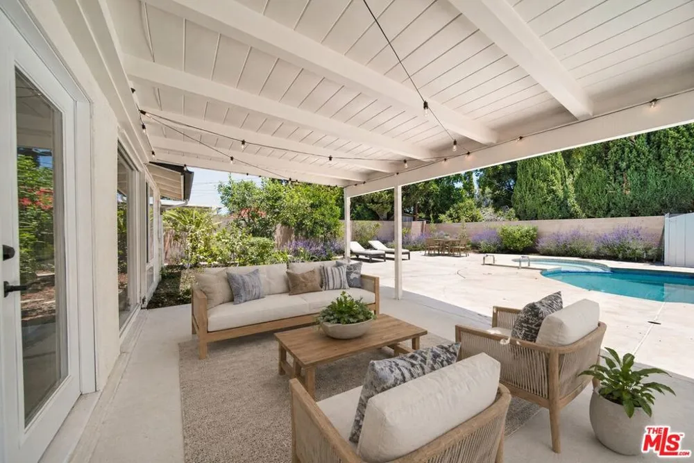 10200 Shoshone Avenue Northridge, CA 91325