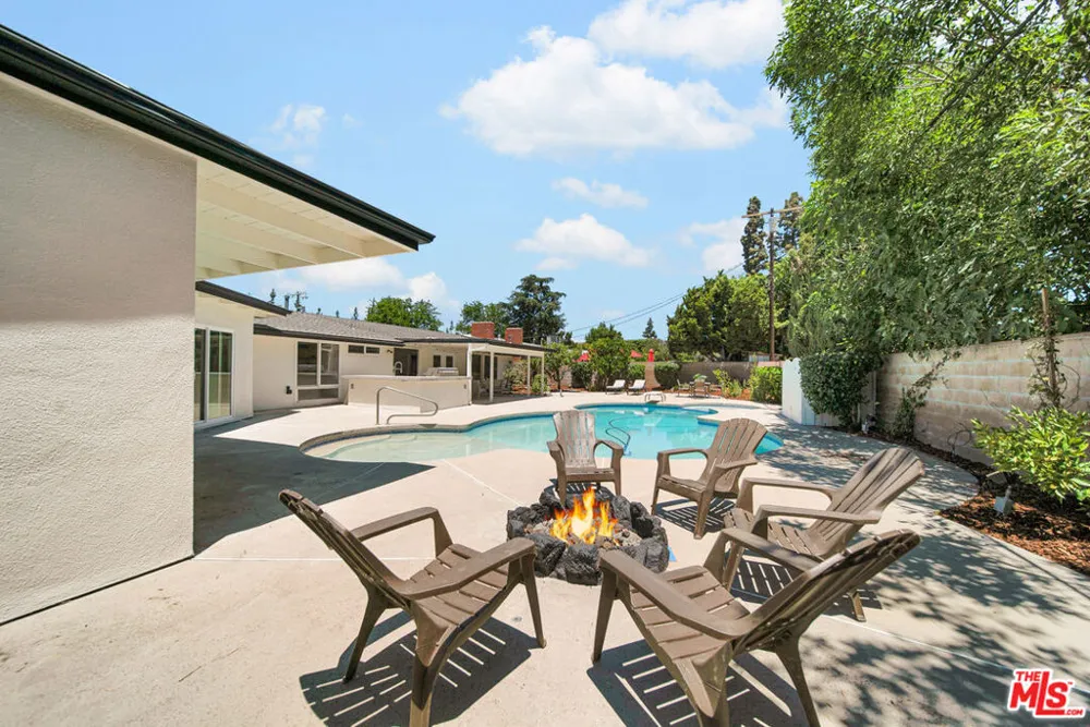 10200 Shoshone Avenue Northridge, CA 91325