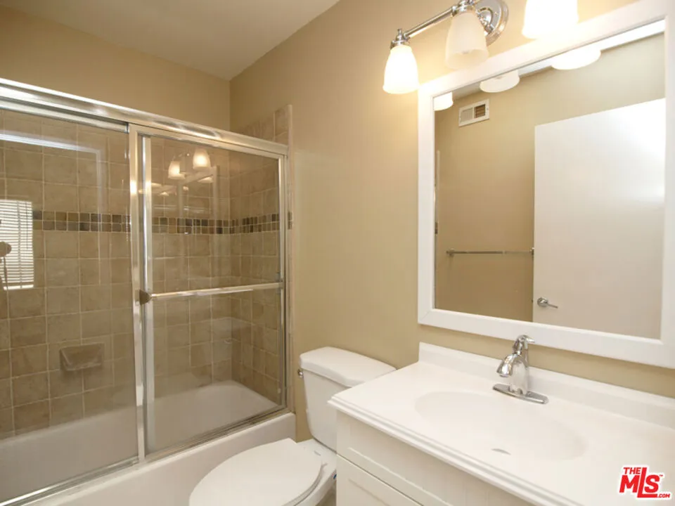 10627 Moorpark Street #4 North Hollywood, CA 91602