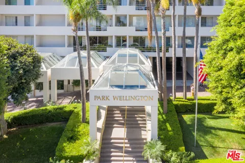 1131 Alta Loma Road #602