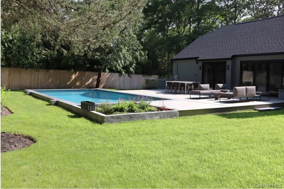10 Hampton Street Westhampton Beach, NY 11978