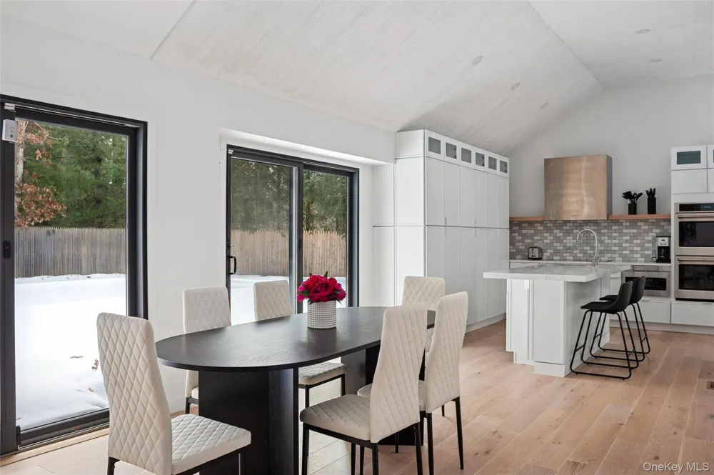 10 Hampton Street Westhampton Beach, NY 11978