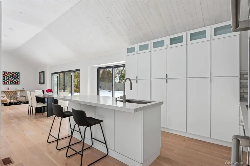 10 Hampton Street Westhampton Beach, NY 11978