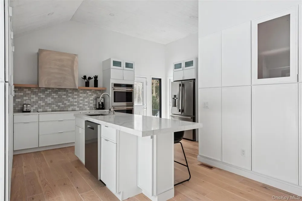 10 Hampton Street Westhampton Beach, NY 11978