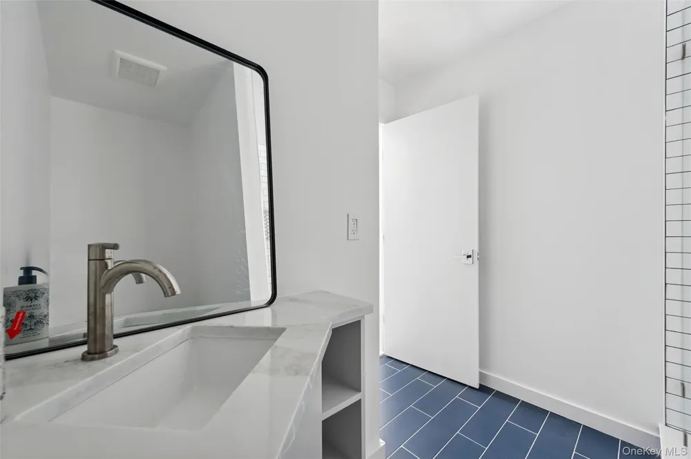 10 Hampton Street Westhampton Beach, NY 11978