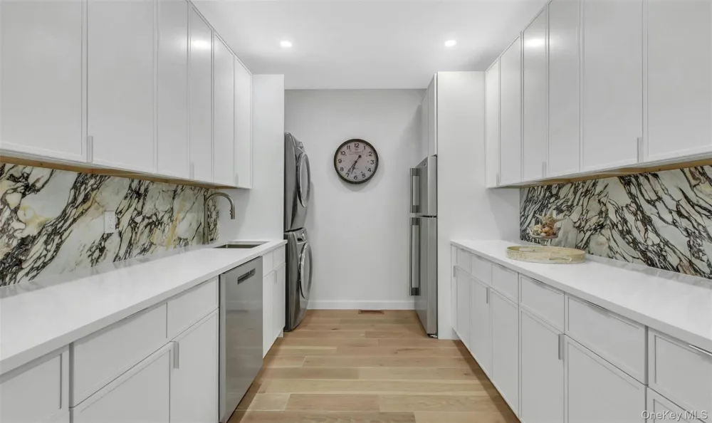 10 Hampton Street Westhampton Beach, NY 11978