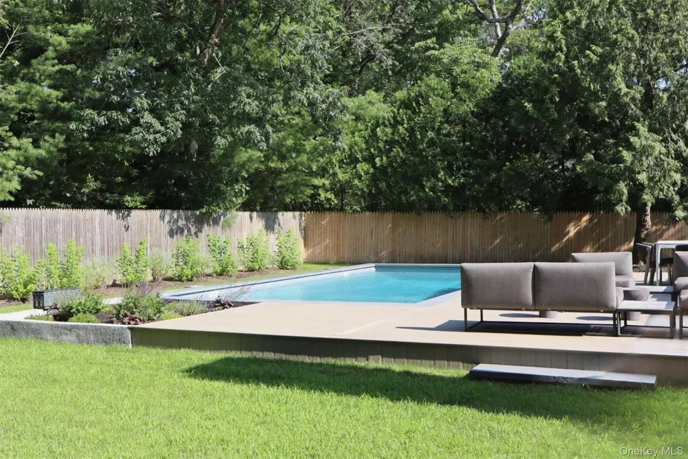 10 Hampton Street Westhampton Beach, NY 11978