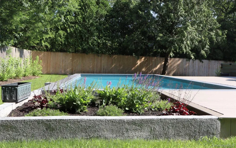 10 Hampton Street Westhampton Beach, NY 11978