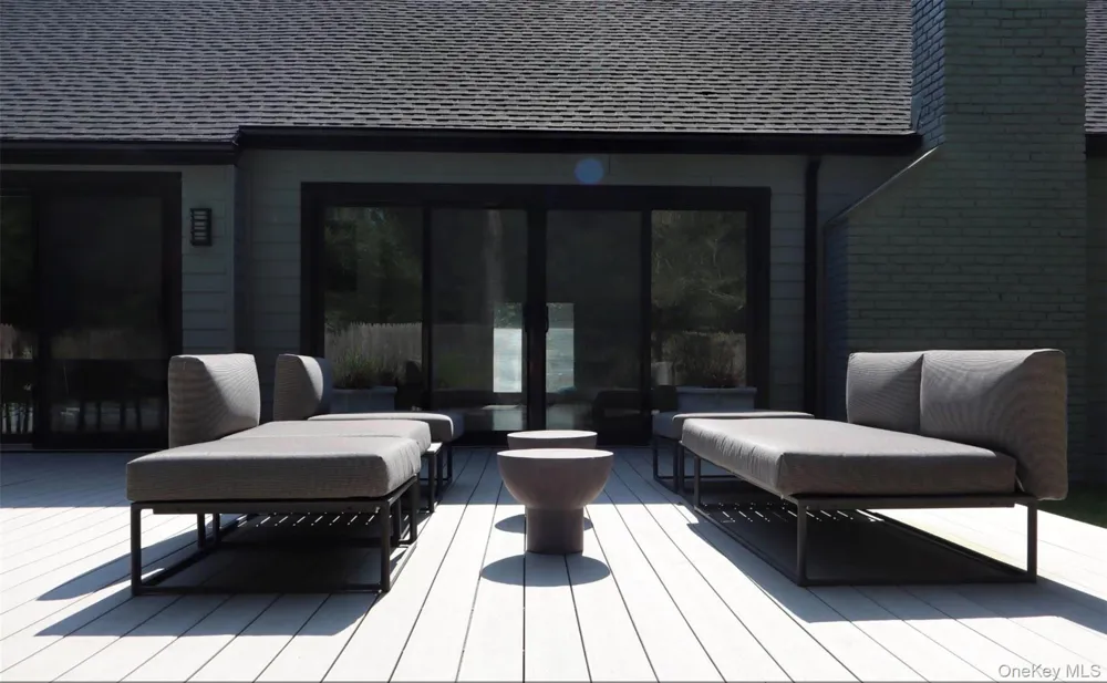 10 Hampton Street Westhampton Beach, NY 11978