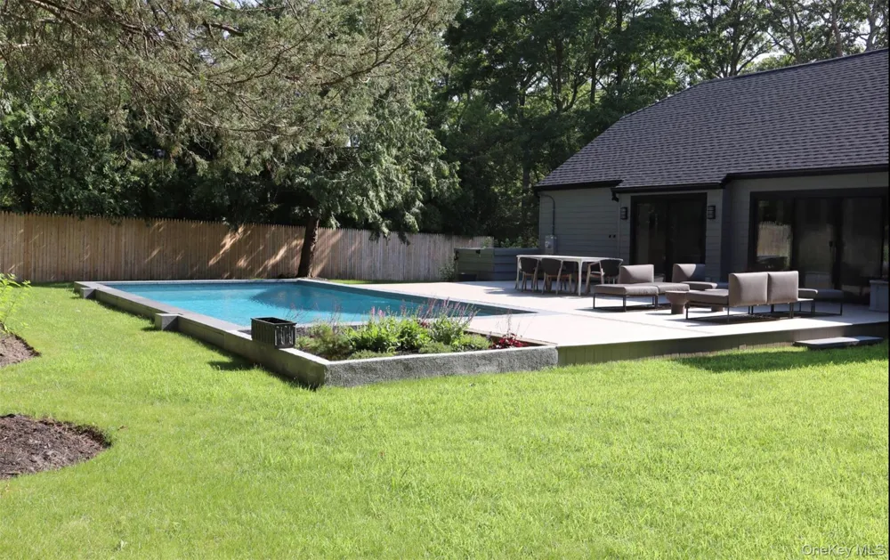 10 Hampton Street Westhampton Beach, NY 11978