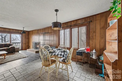 5495 Pine Ridge Drive