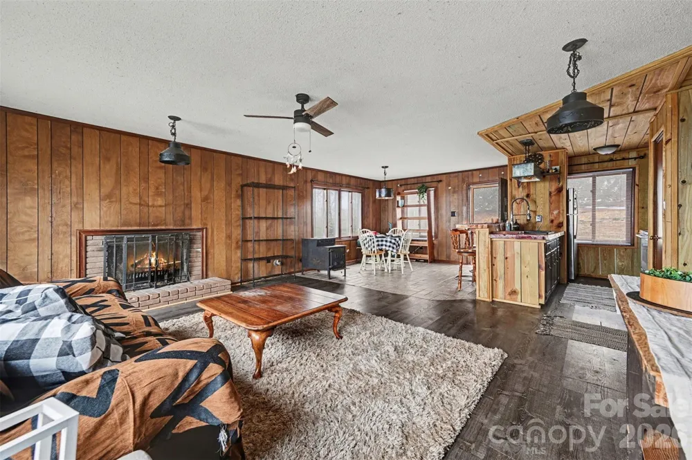 5495 Pine Ridge Drive Connelly Springs, NC 28612