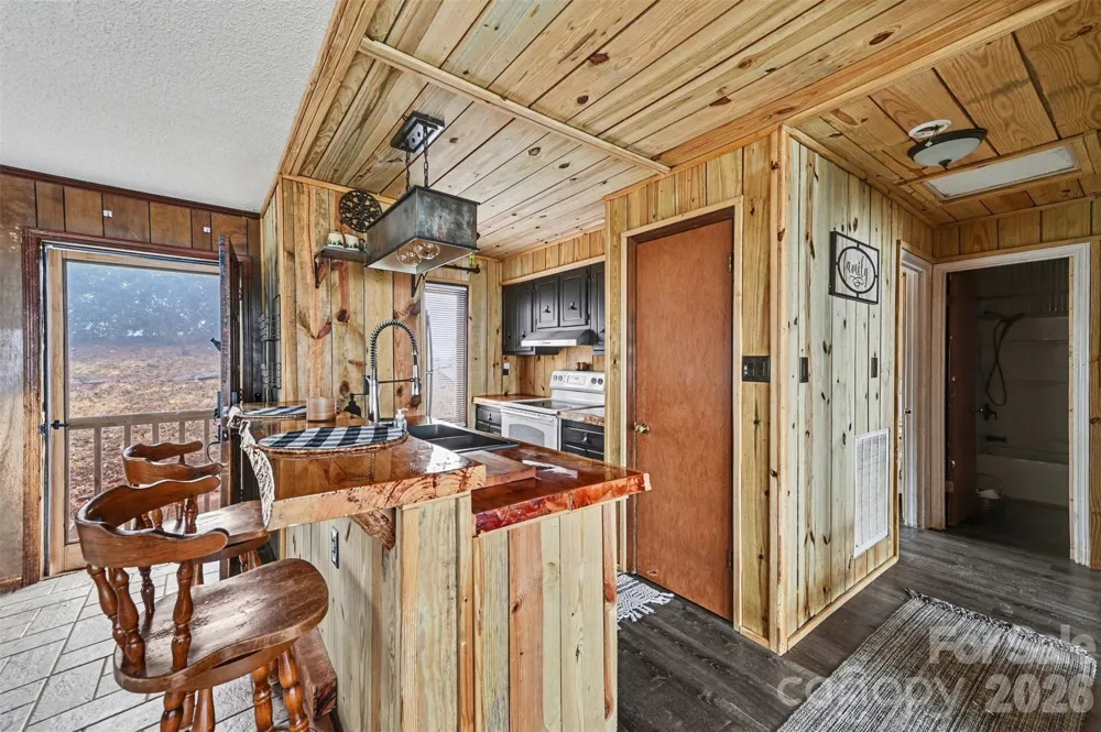5495 Pine Ridge Drive Connelly Springs, NC 28612