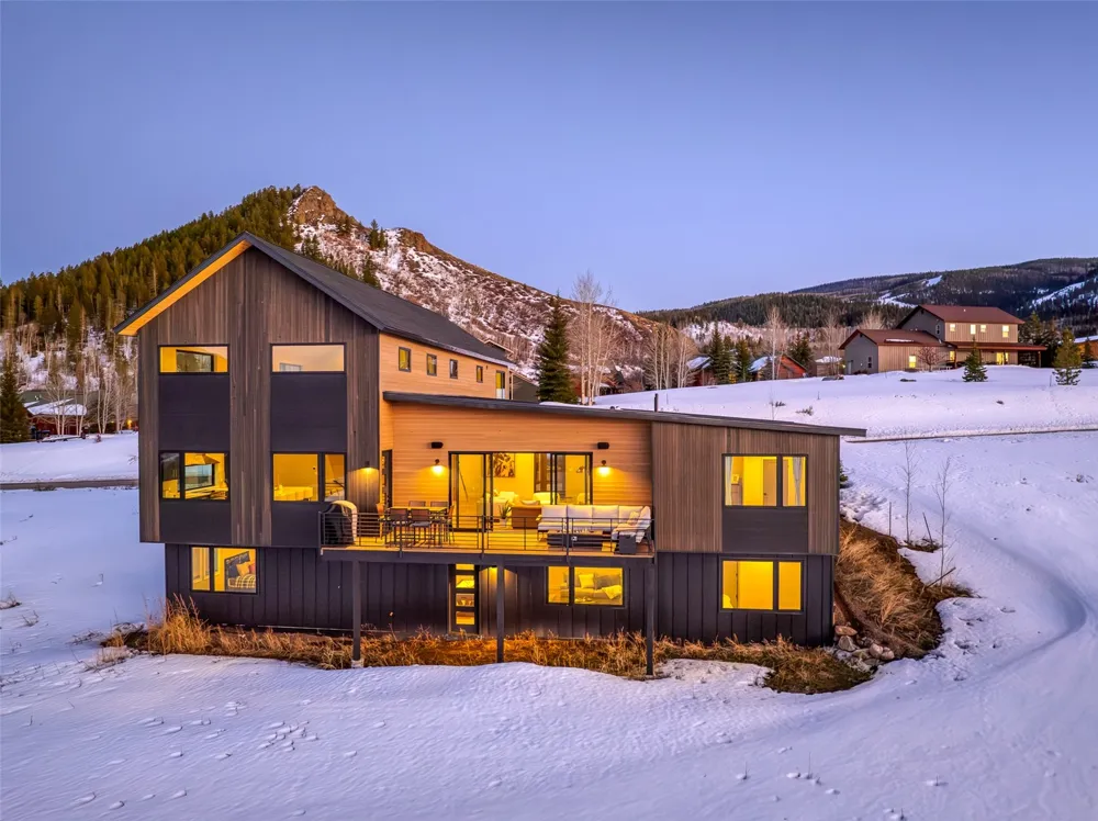 23395 Stageline Avenue Oak Creek, CO 80467