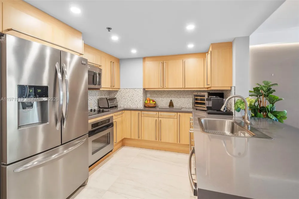 226 Ocean Dr #3C Miami Beach, FL 33139