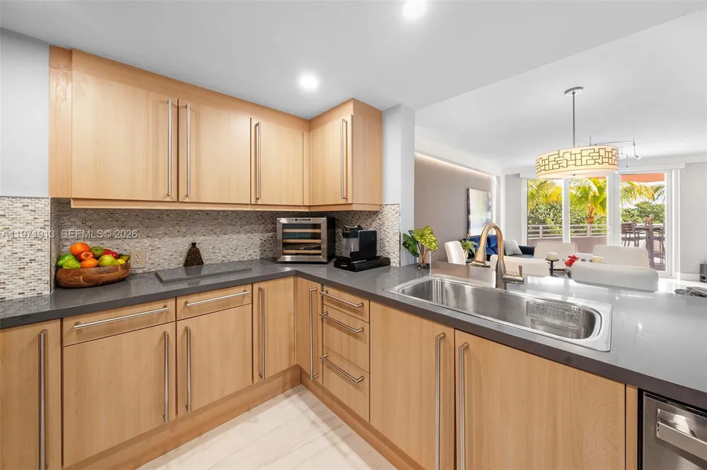 226 Ocean Dr #3C Miami Beach, FL 33139