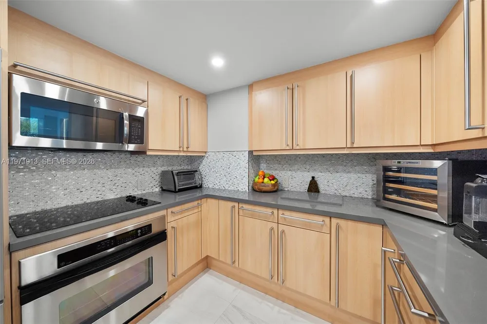 226 Ocean Dr #3C Miami Beach, FL 33139