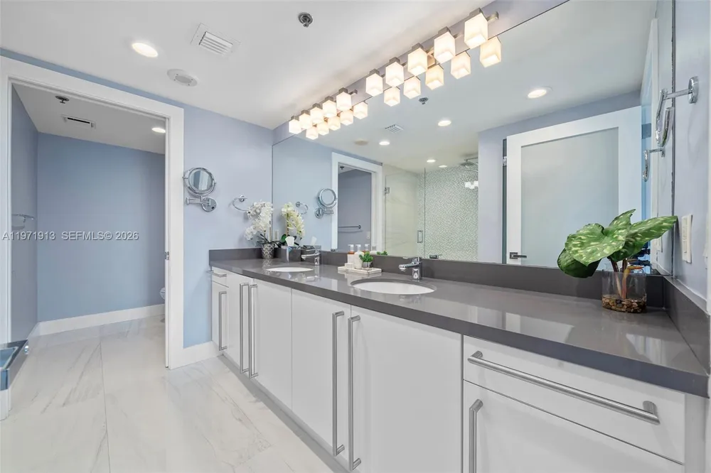 226 Ocean Dr #3C Miami Beach, FL 33139