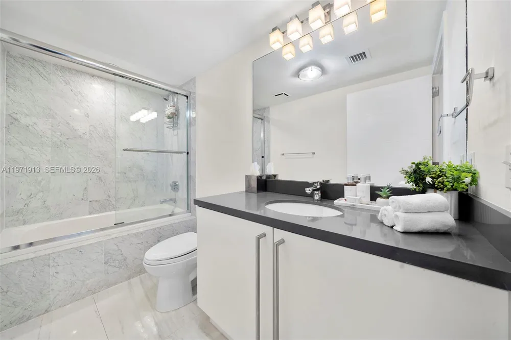 226 Ocean Dr #3C Miami Beach, FL 33139