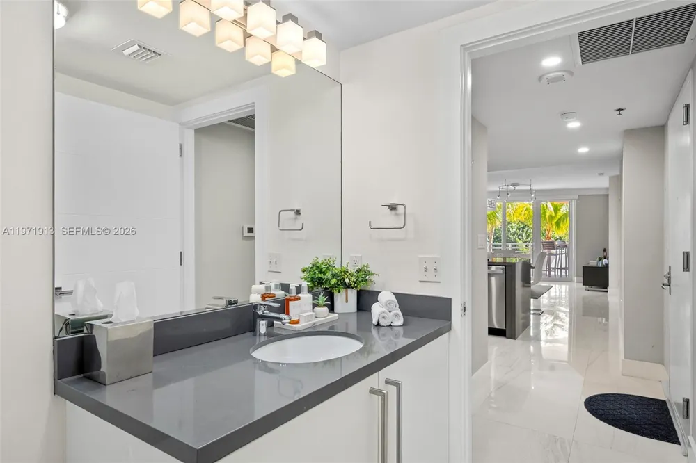 226 Ocean Dr #3C Miami Beach, FL 33139