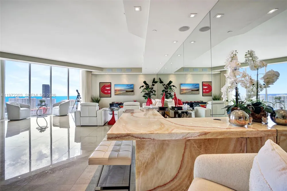 21200 Point Pl #PH2804 Aventura, FL 33180