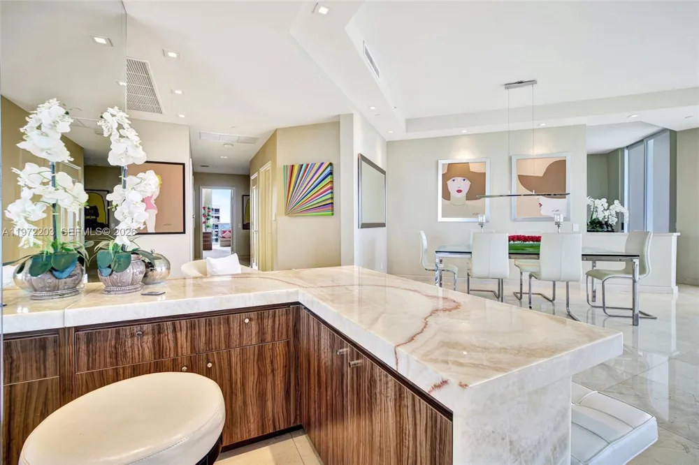 21200 Point Pl #PH2804 Aventura, FL 33180
