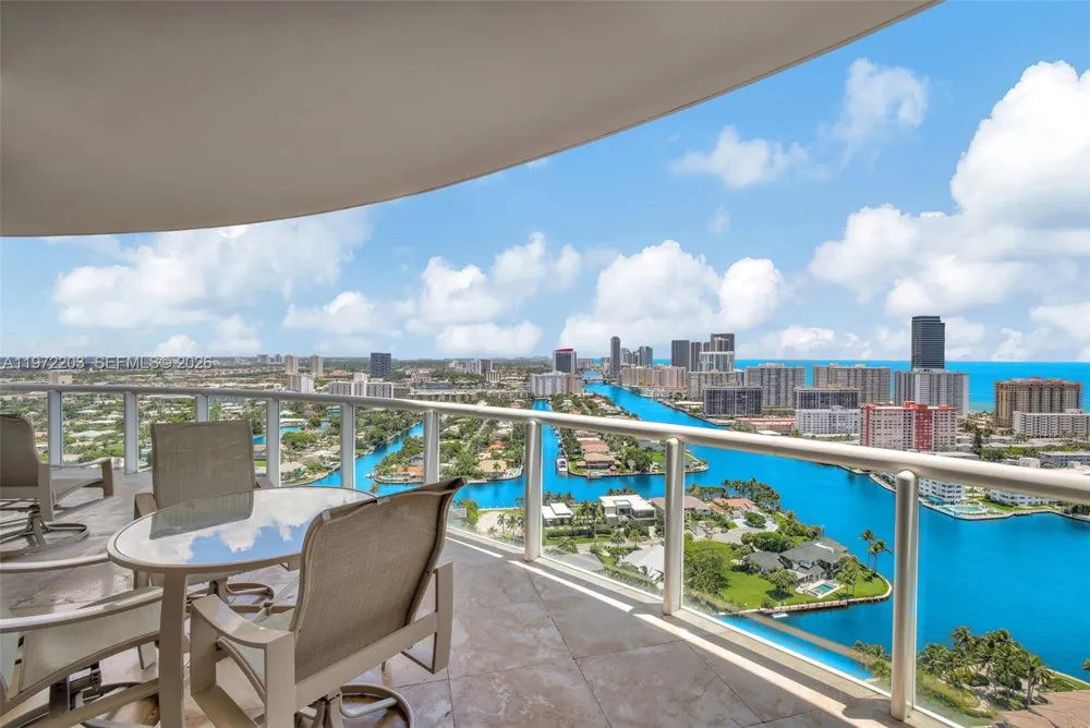 21200 Point Pl #PH2804 Aventura, FL 33180