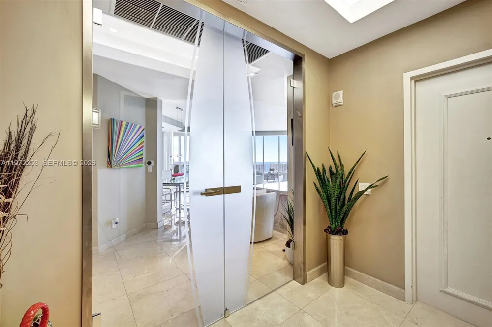 21200 Point Pl #PH2804 Aventura, FL 33180