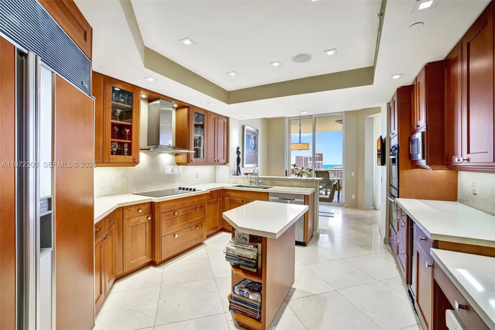21200 Point Pl #PH2804 Aventura, FL 33180