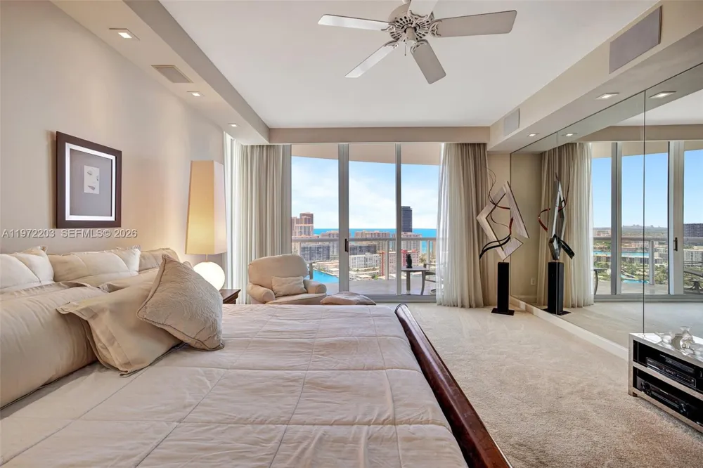 21200 Point Pl #PH2804 Aventura, FL 33180