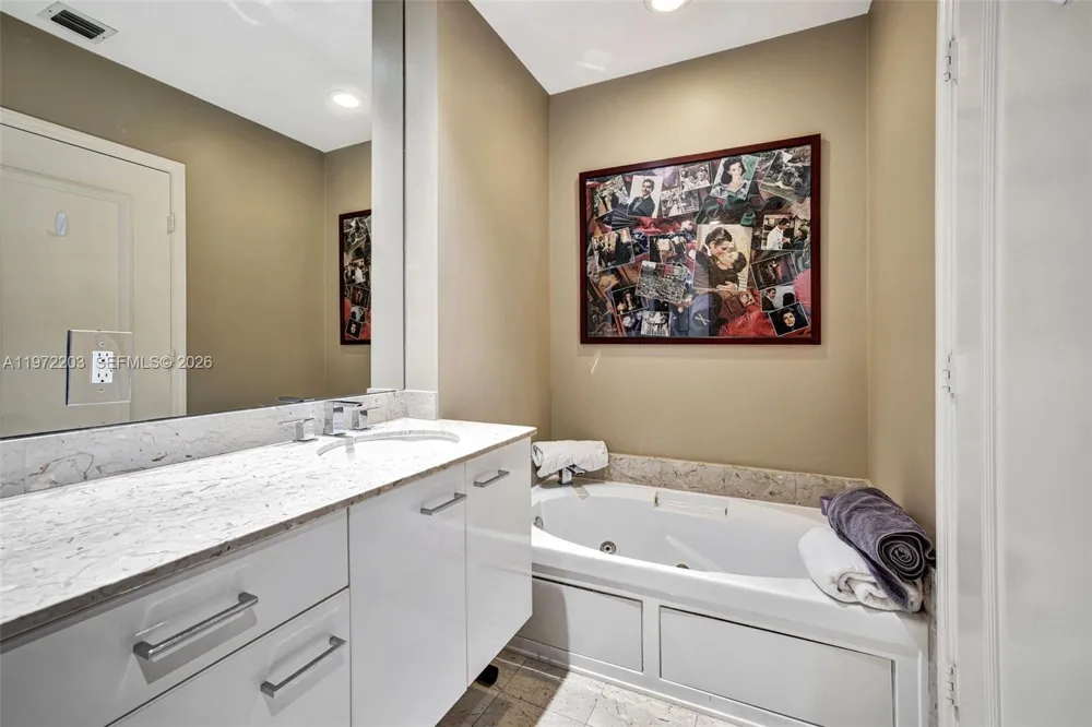 21200 Point Pl #PH2804 Aventura, FL 33180