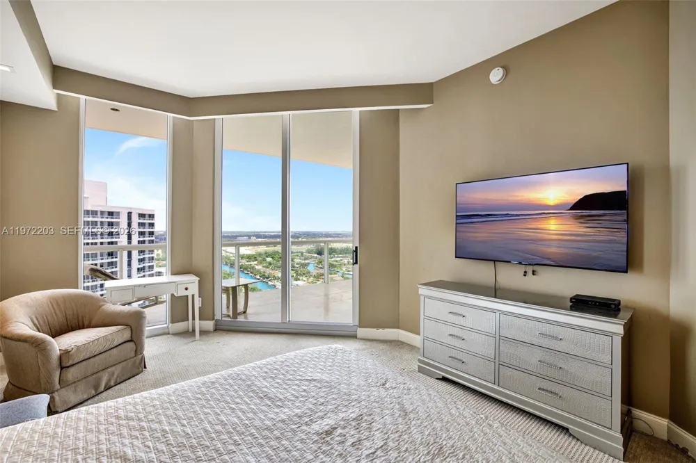 21200 Point Pl #PH2804 Aventura, FL 33180