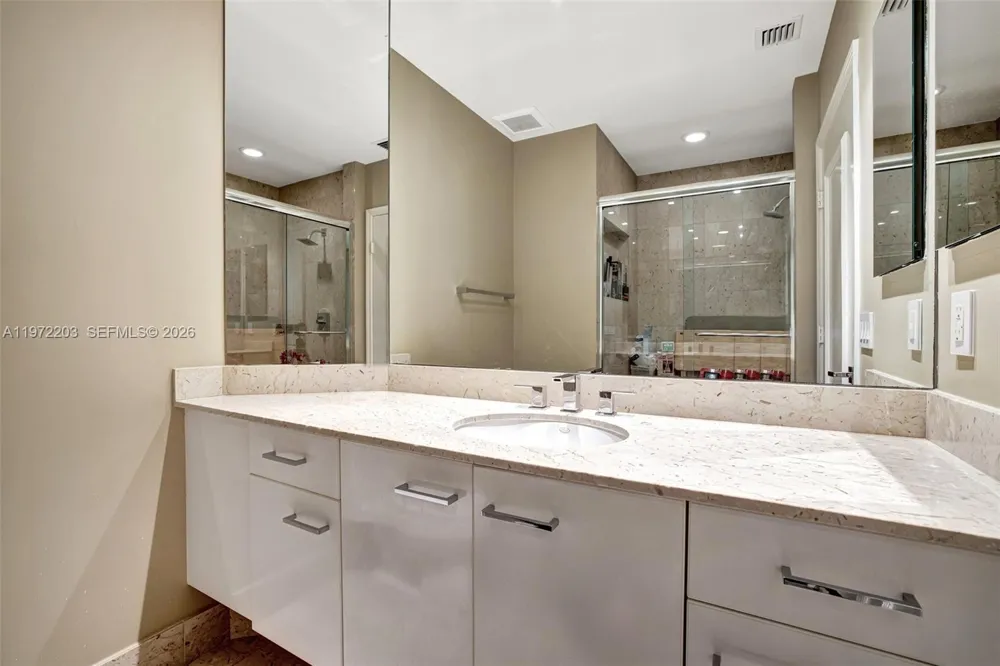 21200 Point Pl #PH2804 Aventura, FL 33180