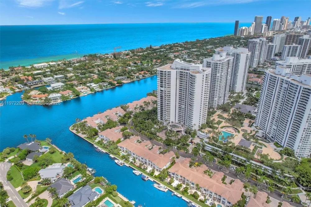 21200 Point Pl #PH2804 Aventura, FL 33180