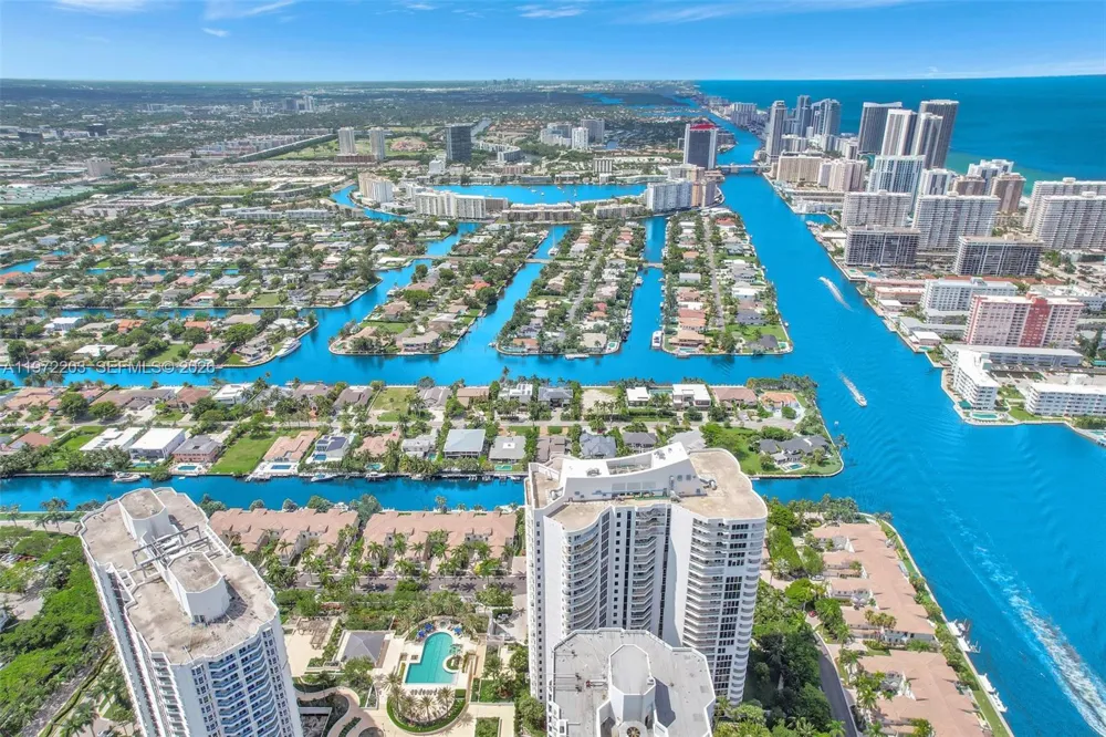 21200 Point Pl #PH2804 Aventura, FL 33180