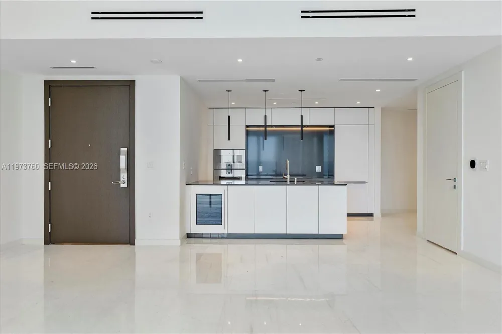 300 Biscayne Blvd Way #903 Miami, FL 33131