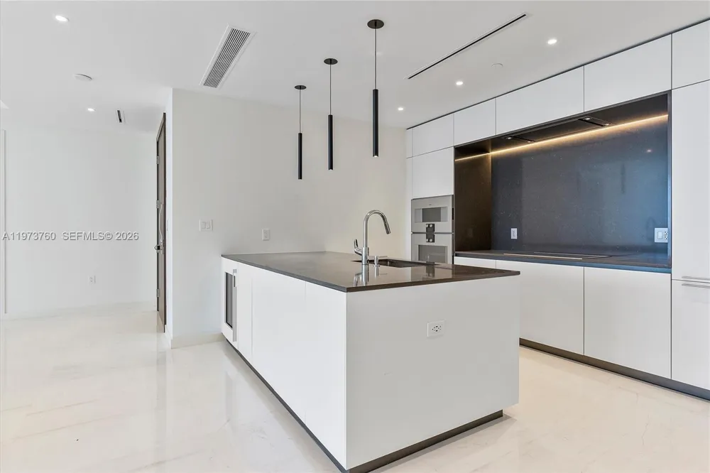 300 Biscayne Blvd Way #903 Miami, FL 33131