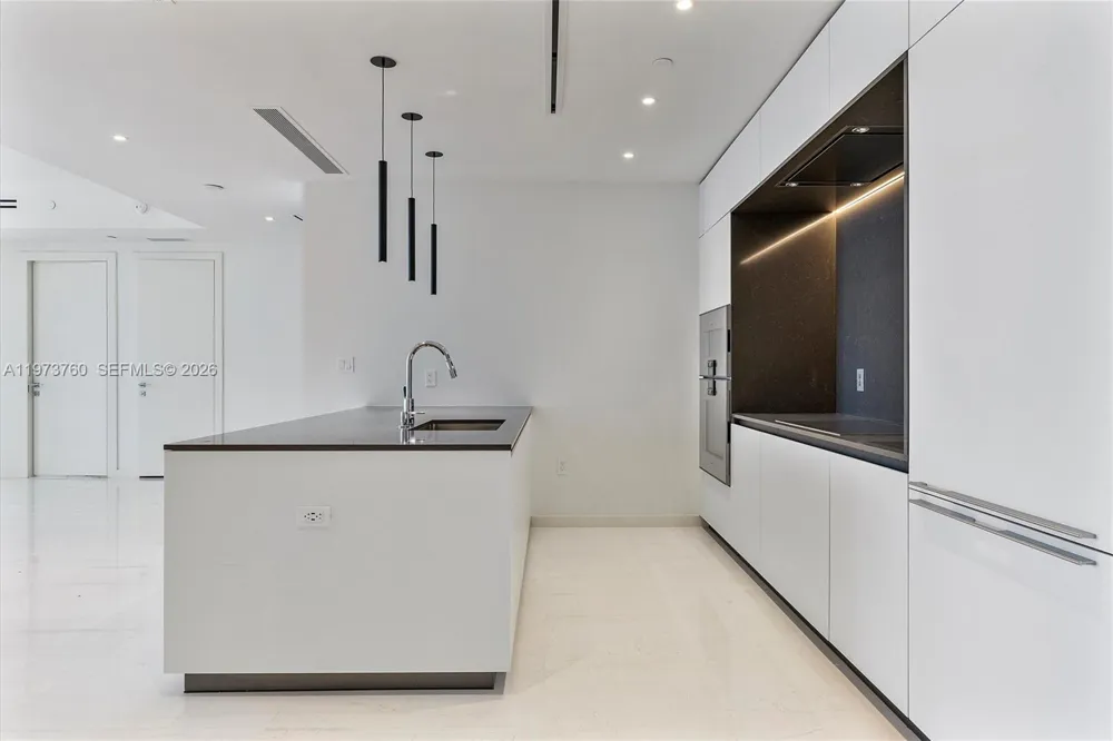 300 Biscayne Blvd Way #903 Miami, FL 33131