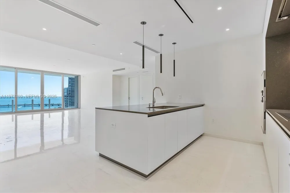 300 Biscayne Blvd Way #903 Miami, FL 33131