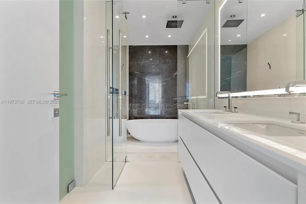300 Biscayne Blvd Way #903 Miami, FL 33131