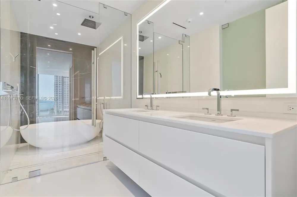 300 Biscayne Blvd Way #903 Miami, FL 33131