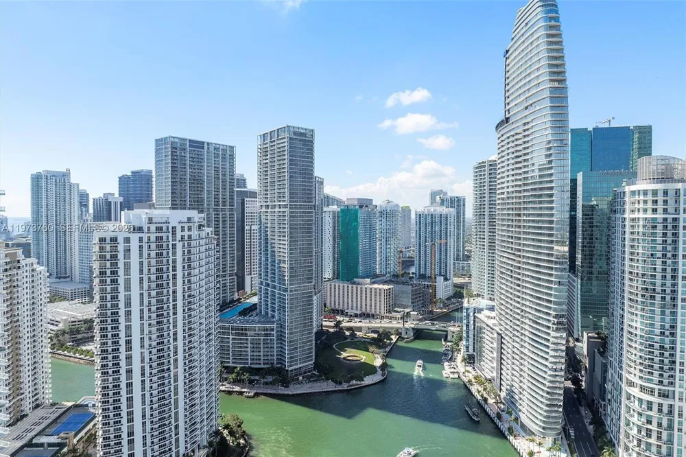 300 Biscayne Blvd Way #903 Miami, FL 33131