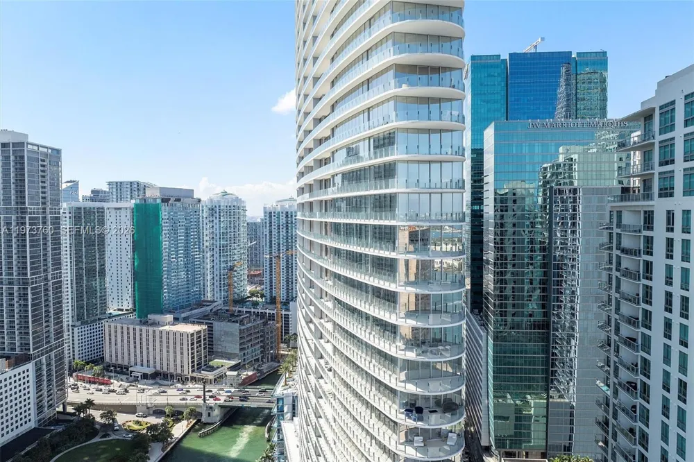 300 Biscayne Blvd Way #903 Miami, FL 33131