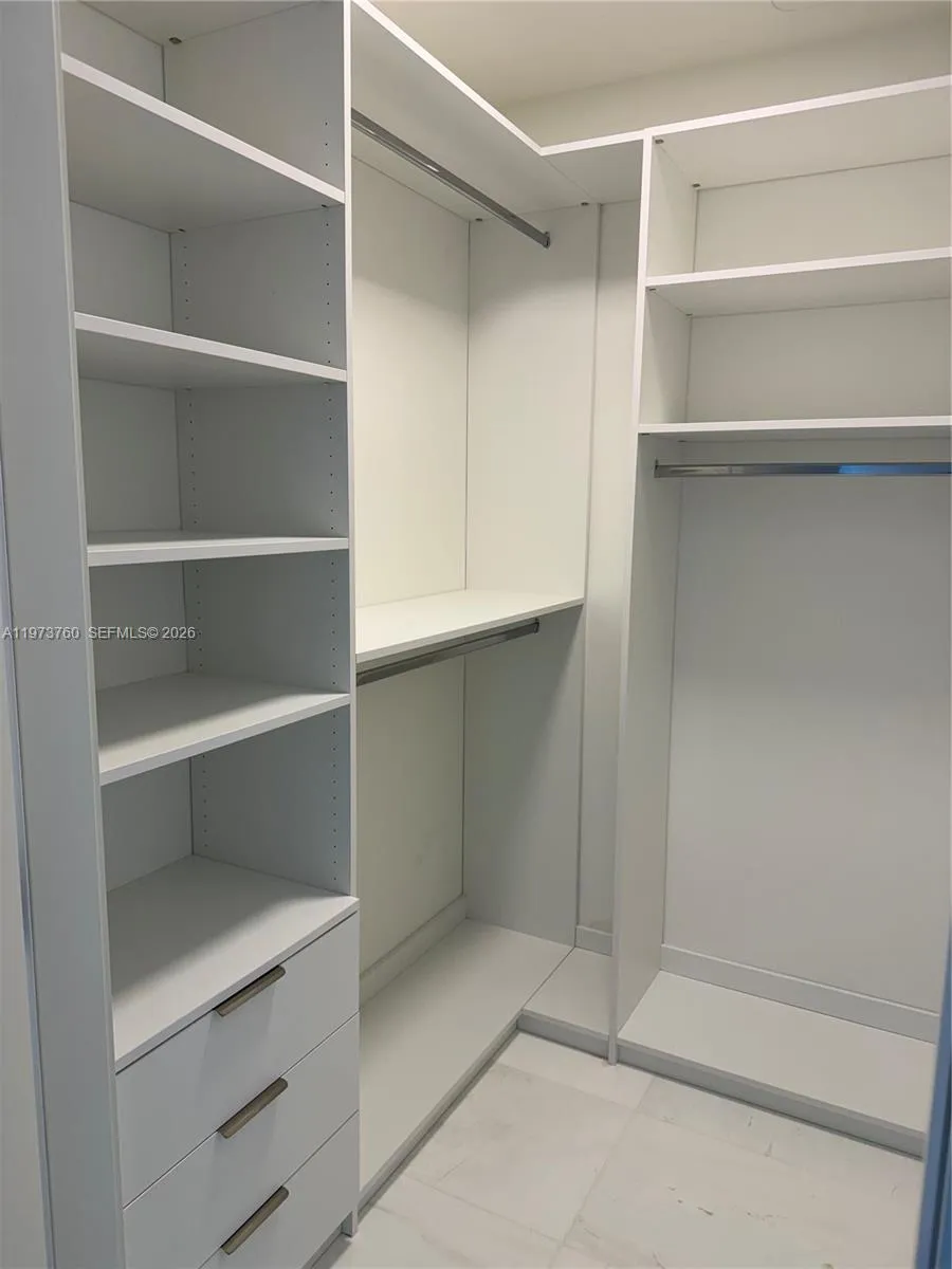 300 Biscayne Blvd Way #903 Miami, FL 33131
