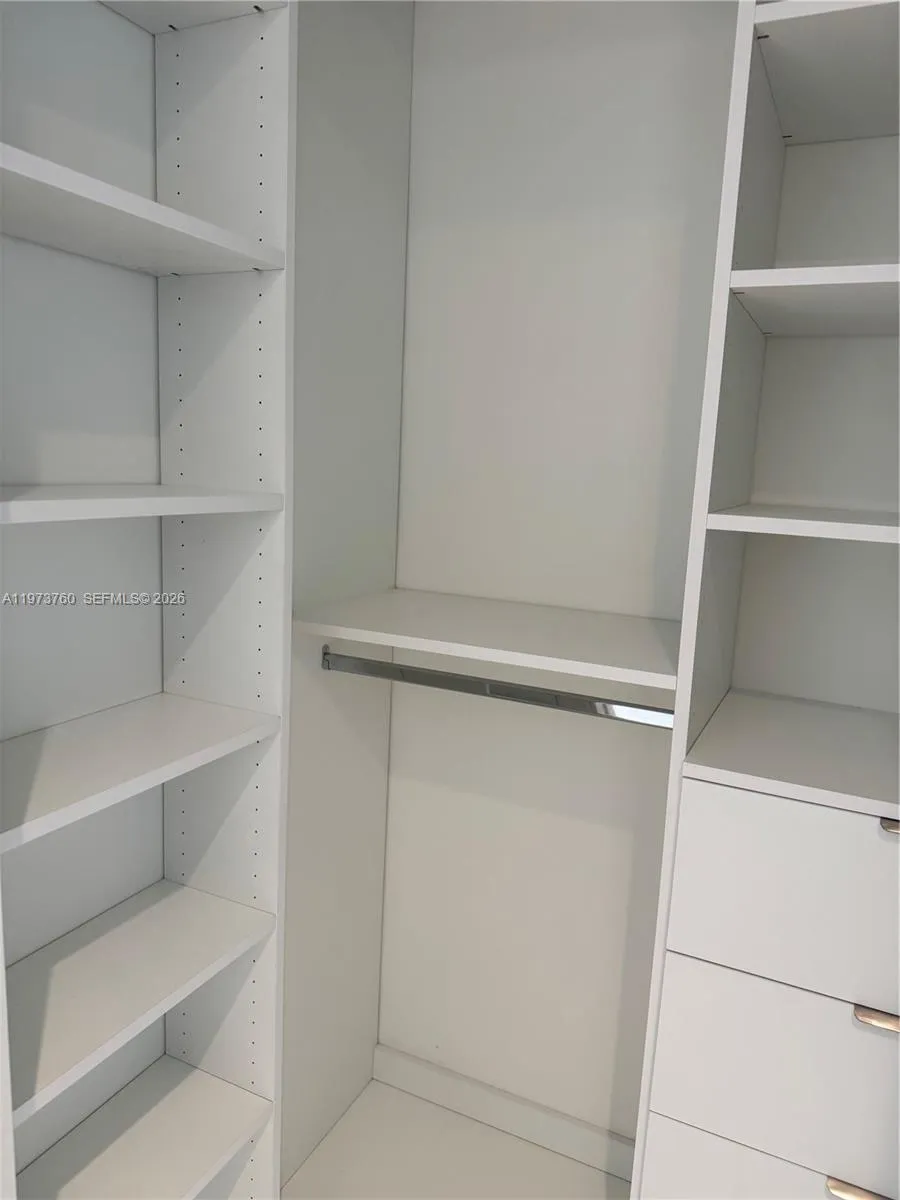 300 Biscayne Blvd Way #903 Miami, FL 33131